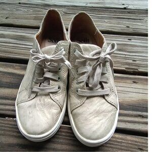 Sofft Baltazar Sneaker Soft Leather Shoes Women’s Size 8M Beige Gold Metallic